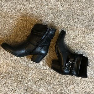 Bare traps women’s black leather booties
